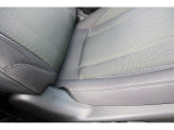 乗り降りする機会が多く痛みの出やすい運転席シートのサイド・座面部のアップ写真、ご検討の際の参考にしてください
