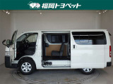 スライドドアは両側手動式です。