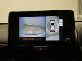 パノラミックビューモニター付きです。車両を上から見たような映像をディスプレイオーディオ画面に表示。運転席からの目視だけでは見にくい、車両周辺の状況をリアルタイムでしっかり確認できます。