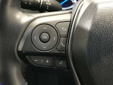 【ステアリングスイッチ】前方から目を離すことなく操作することが可能です。