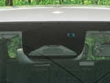 【ホンダセンシング】走行中に前方の車両等を認識し、衝突しそうな時は警報とブレーキで衝突回避と被害軽減をアシスト。より安全にドライブをお楽しみいただけます。