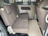 後席も十分な広さがあります。ドライブや遠出をした際にも、車内でゆったりとお寛ぎいただけます。
