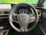 インテリアに合わせたデザインのステアリングは、運転される方のことも考え、運転しやすい形状、大きさです。是非一度、実際に触ってお確かめください。