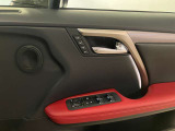 運転の操作性、快適性など全てはシートポジションから始まります。ドライバーごとの好みのポジションを記憶できるシートメモリーは、欠かせない機能です。