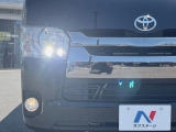 【LEDヘッドライト】悪天候や夜間走行時も良好な視界を確保し安心して運転できる高輝度LEDヘッドライトを装備!点灯速度が早く、消費電力も抑えられています。
