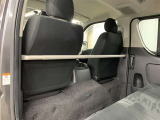 セパレーターバーは、必ず荷室のいちばん前の位置になる様に取り付けてください。走行中は必ず取り付けたまま走行してください。