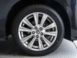 R8年式夏タイヤ235/50R18ダンロップ製です。