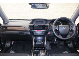 操作性に優れた運転席となります!小物入れや各ボタンの配置にこだわり、使いやすいです!座り心地もよく視認性も良好なのでロングドライブもお任せ下さい!