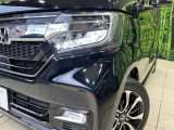 【LEDヘッドライト】悪天候や夜間走行時も良好な視界を確保し安心して運転できる高輝度LEDヘッドライトを装備!点灯速度が早く、消費電力も抑えられています。