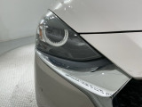 LEDヘッドライトは、点灯の瞬間から最大光量を発揮し、突然暗くなるトンネルなどでの安定感を高めます。