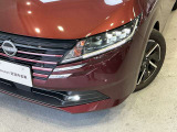 前方や対向車部分だけ切り分けてハイビームになるアダプティブLEDヘッドライトです。