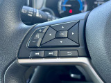 ハンドルスイッチで車両設定・オーディオの選曲や音量調整などが出来、安全性もアップ。