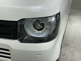 LEDヘッドライトは、点灯の瞬間から最大光量を発揮し、突然暗くなるトンネルなどでの安定感を高めます。