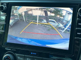 【バックカメラ】駐車時に後方がリアルタイム映像で確認できます。大型商業施設や立体駐車場での駐車時や、夜間のバック時に大活躍!運転スキルに関わらず、今や必須となった装備のひとつです!