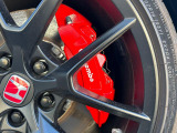 【ブレンボ製キャリパー】ハイパワー車両には強力なブレーキが必須!世界のスーパーカーにも採用されるイタリアの高級メーカー「ブレンボ」を装着!色鮮やかなキャリパーがスポーティな印象を引き立てます♪