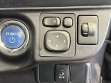 狭い駐車場で便利な電動格納ドアミラーが付いています。