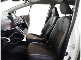 高いホールド性で運転姿勢が安定します。長距離ドライブでも疲れにくいのが魅力です。快適なドライビングライフをお送りください♪