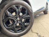 ●純正18インチアルミホイール:輸入車ならではの卓越した走りを支えるホイールと足回りです!日本車の走りに慣れている方にもぜひ体感して頂きたいほど、高いレベルでまとまっています!
