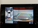 パノラミックビューモニター付きです。車両を上から見たような映像をモニター画面に表示。運転席からの目視では見にくい、車両周辺の状況をリアルタイムでしっかり確認できます。