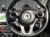 握りやすく操作性に優れたステアリング。小回りの利くSmartならではの軽快なハンドリングを存分にご体感いただけます。