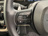 ステアリングにオーディオ操作スイッチが付いています。オーディオ画面に直接タッチしなくても操作が出来ますので、運転に集中できます。