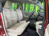 運転席シート廻りは使用感も少なく、良好な状態となっています。丁寧に使われていたことがよくわかりますね。