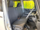 運転席シート廻りは使用感も少なく、良好な状態となっています。前オーナー様が丁寧に使っていたことがよくわかりますね。
