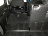 後部座席を倒すとかなりの広さがあり大きな荷物もラクラク積めますよ!