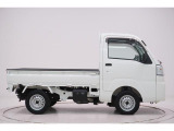 県内13店舗にて常時500台以上ダイハツ車を展示中です。見て、触って、納得のいく一台をぜひ見つけてください。