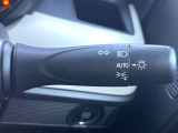 【オートライト】周りの明るさに応じて自動でヘッドライトの点灯・消灯ができる機能です!ライトの付け忘れ・消し忘れなどが無くなり、雨の日や夕方の走行も安心!トンネル通過時も便利ですね♪