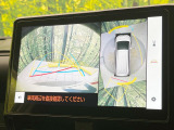 【パノラミックビューモニター】専用のカメラにより、上から見下ろしたような視点で360度クルマの周囲を確認することができます☆死角部分も確認しやすく、狭い場所での切り返しや駐車もスムーズに行えます。