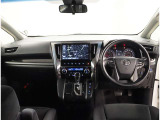 オシャレなインテリアで運転する気分も盛り上がりますよね^^
