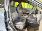 運転席シート廻りは使用感も少なく、良好な状態となっています。前オーナー様が丁寧に使っていたことがよくわかりますね。