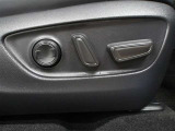 運転席はパワーシートなのでお好みのドライビングポジションに調整可能です♪