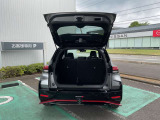 大きく開くリヤハッチ,荷物スペースも確保できます