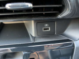 運転席にUSBタイプAポートも完備!