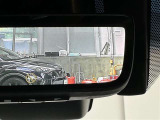 デジタルインナーミラーが付いています。車両後方カメラの映像をインナーミラー内のディスプレイに表示。