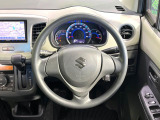 インテリアに合わせたデザインのステアリングは、運転される方のことも考え、運転しやすい形状、大きさです。是非一度、実際に触ってお確かめください。