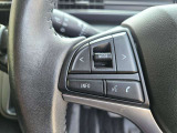 【ステアリングスイッチ】ステアリングスイッチは運転姿勢や視線を崩さずに操作が可能です。左側にはオーディオ類があります。