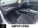 助手席も広く、スムーズに乗り降りいただけます!