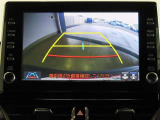 バックガイドモニターで、後方を確認しながら安心して駐車することができます。運転初心者も熟練者も必須の機能ですよ!