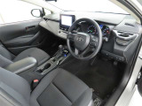 シンプルで使いやすいデザインの運転席です。