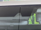 【プリクラッシュセーフティ】前方の車両等を検知し、衝突しそうな時は警報で注意を促し、ブレーキを踏む力をサポート。ブレーキを踏めなかった場合は衝突被害軽減ブレーキが作動、衝突回避をサポートします。