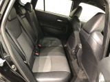 【後部座席】も当然、綺麗・清潔に仕上げております。内装の綺麗なお車は気持ちが良いですし、コンディションのいい車が多いです。これもオススメの1台です。