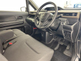 【運転席】座り心地が良いシートなので長時間の運転でも快適にお過ごしいただけます。新品のフロアマットのご注文も可能です。掲載箇所以外にご希望の写真がございましたらお気軽にお問い合わせ下さい。
