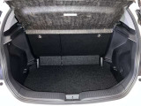 広々としたラゲージスペースを備えています。大きなものや長さのある荷物もしっかりと積み込めます。たくさん荷物を積めるので旅行にも便利です!!