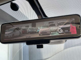 [スマートルームミラー]車両後方をミラーに映し出すため、悪天候の時でも視界は良好♪