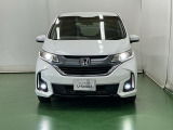 LEDヘッドライトを装備しています。LEDヘッドライトはとても明るく、雨の日や夜間走行も安全・安心です。オートライトコントロール付きで周囲の明るさに応じて自動で点灯・消灯します