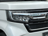 明るくて長寿命のLEDヘッドライト採用