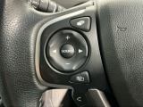 ステアリングにオーディオ操作スイッチが付いています。オーディオ画面に直接タッチしなくても操作が出来ますので、運転に集中できます。